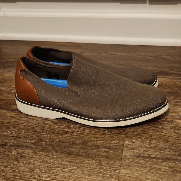 Skechers Men's Brown and Tan Slip-On Loafers Size 9.5 - Picture 1 of 7